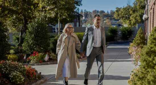 The Watcher. (L to R) Naomi Watts as Nora Brannock, Bobby Cannavale as Dean Brannock in episode 101 of The Watcher. Cr. Eric Liebowitz/Netflix © 2022