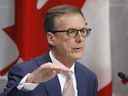 Le gouverneur de la Banque du Canada, Tiff Macklem, prend la parole lors d'une conférence de presse à Ottawa.
