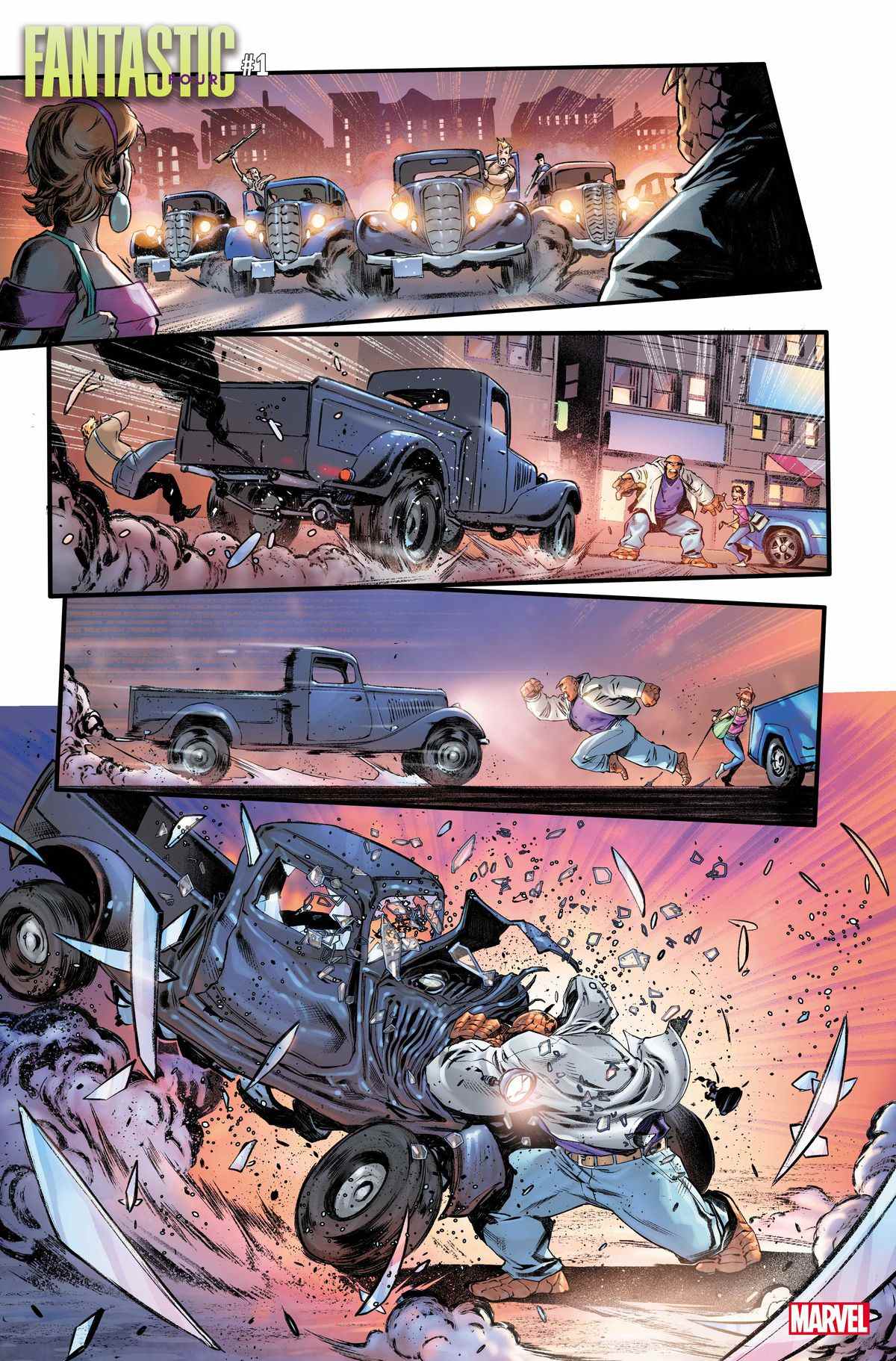 Des camions à l'ancienne font la course contre Alicia et Ben Grimm, et Ben charge devant, en arrêtant un en y frappant son énorme corps rocheux dans un crash dynamique dans Fantastic Four # 1 (2022). 