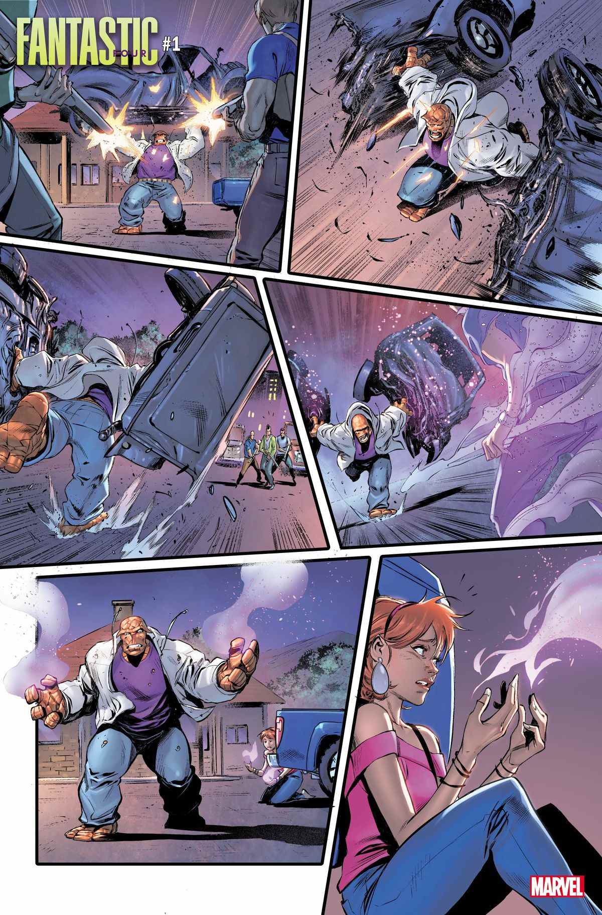 Ben Grimm détruit plusieurs vieux camions, alors que de la vapeur violette commence à se déverser de lui et d'Alicia dans Fantastic Four # 1 (2022). 