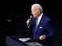 Le président américain Joe Biden prend la parole lors d'un événement du Comité national démocrate au Howard Theatre de Washington, DC.