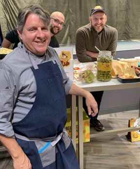 Chris Zielinski, directeur culinaire de MLSE, avec Fastos Pristine, au centre, et Afrim Pristine of Cheese Boutique.  (Photo de Rita De Montis)
