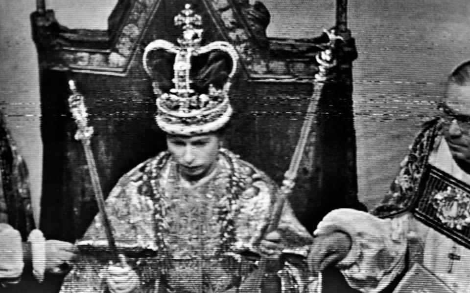 Un rapport indique que le couronnement devrait être différent de la cérémonie de la reine Elizabeth II en 1953 – PA
