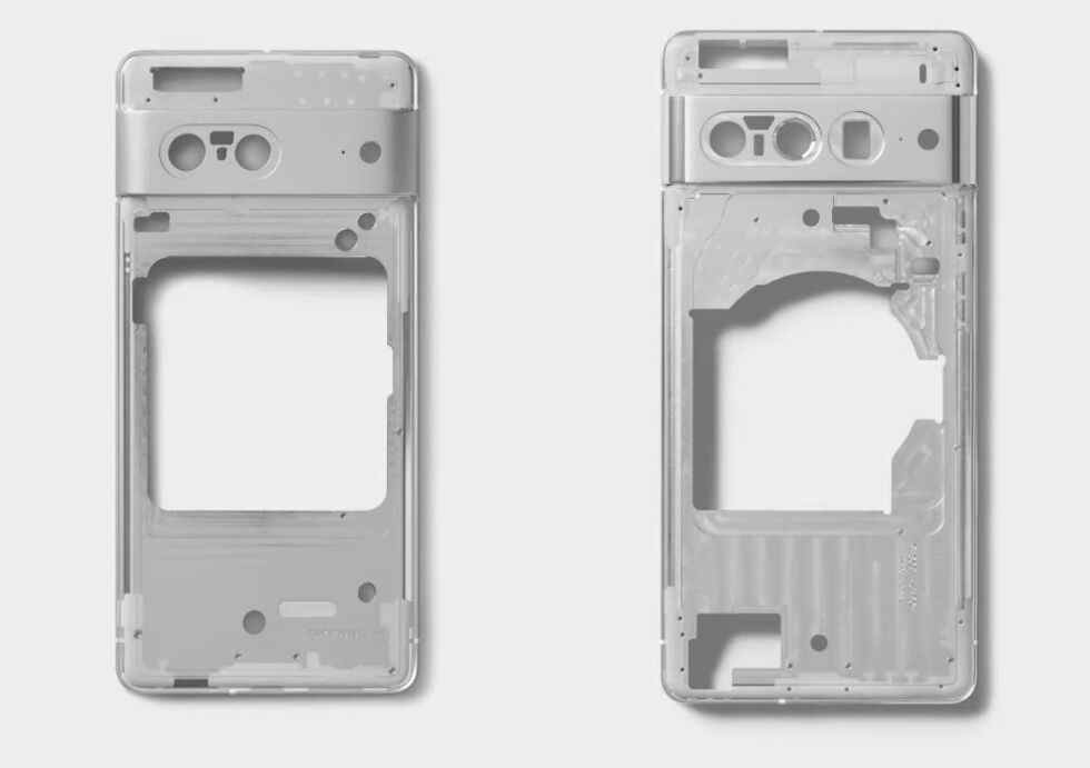 Les Pixel 7 (à gauche) et 7 Pro (à droite) utilisent un gros morceau d'aluminium pour la barre, le cadre et les côtés de la caméra. 