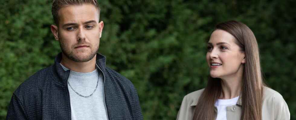 Hollyoaks diffuse un demi-tour romantique pour Sienna et Ethan