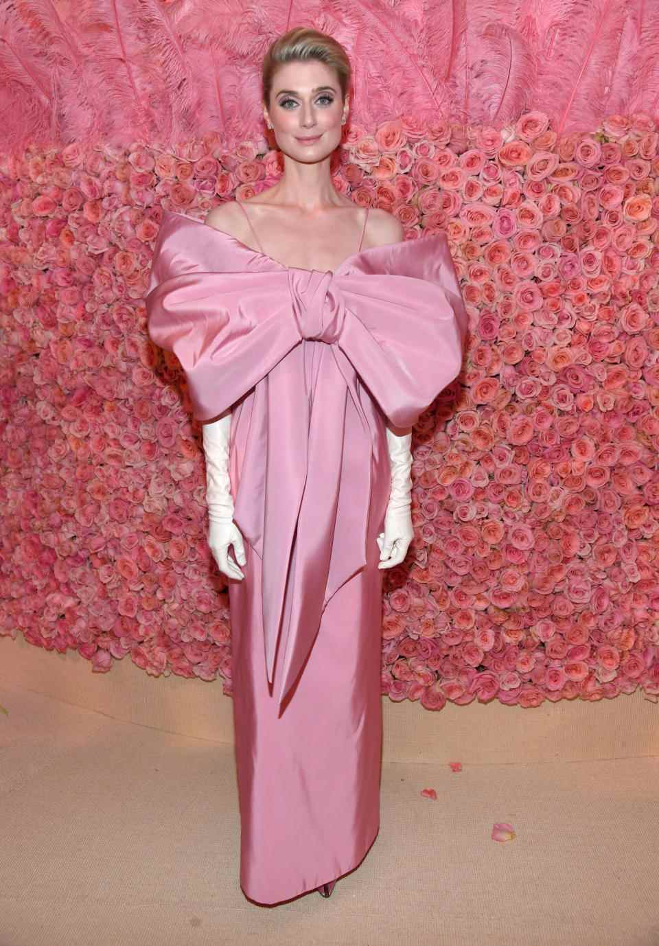 Elizabeth Debicki sur le tapis rouge du Met Gala 2019 vêtue d'une robe rose 