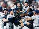 Les Blue Jays célèbrent après avoir battu les Braves d'Atlanta pour remporter la Série mondiale en 1992. STAN BEHAL/SUN FILES
