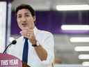 Le premier ministre Justin Trudeau prend la parole lors d'une conférence de presse à Pickering, en Ontario.