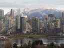 Entouré par un océan à l'ouest, des montagnes au nord, la frontière américaine au sud et des millions d'hectares de terres agricoles protégées à l'est du centre-ville, Metro Vancouver a peu de place pour étendre son empreinte industrielle.