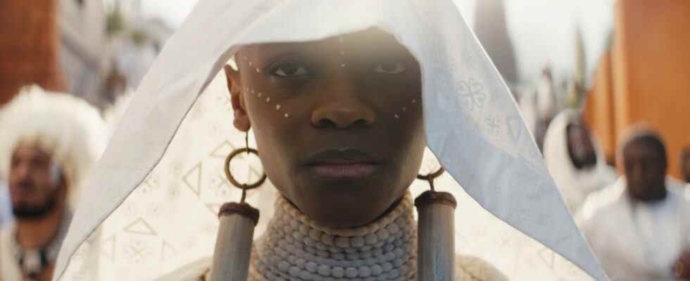 Black Panther: Wakanda Forever Star Letitia Wright voulait "vérifier" après la mort de Chadwick Boseman