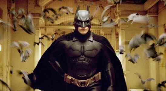 Christian Bale réfléchit à essayer d'avoir un accent américain tout en faisant les interviews de Batman et LOL