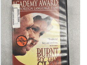 Cassette VHS vérifiée en 2003 au Kansas.  Bibliothèque de ressources centrale du comté de Jounson / Facebook