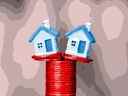 La hausse des taux d'intérêt a fait baisser le prix de la maison actuelle de ce couple et a augmenté le coût hypothécaire mensuel de celle qu'ils achètent.