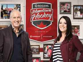 Les diffuseurs Ron MacLean et Tara Slone de Hometown Hockey de Rogers.
