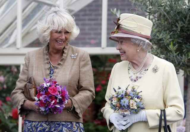 La Reine et Camilla 