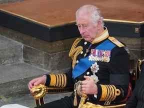 Le roi Charles assiste aux funérailles nationales de sa mère, la reine Elizabeth II, à Londres le mois dernier.