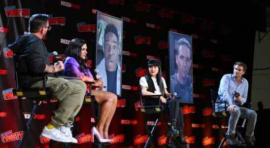 NEW YORK, NEW YORK - OCTOBER 06: (L-R) Damian Holbrook, Mindy Kaling, Sam Richardson, Constance Wu, Glenn Howerton and Charlie Grandy speak onstage at HBO Max's VELMA panel during New York Comic Con 2022 on October 06, 2022 in New York City. (Photo by Bryan Bedder/Getty Images for ReedPop)