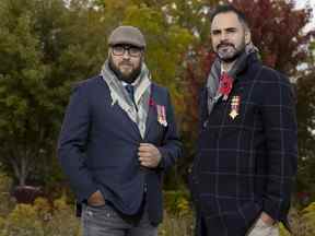 Chris Dupee (à gauche) et Nickolas Harper sont photographiés à Newmarket, en Ontario, le vendredi 7 octobre 2022.