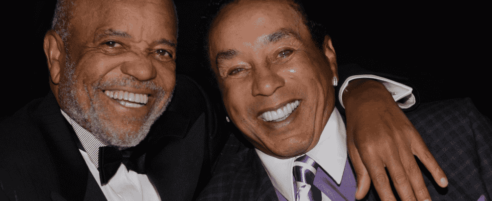 Motown Legends Berry Gordy et Smokey Robinson seront honorés en tant que personnalités MusiCares de l'année pendant la semaine des Grammys Les plus populaires doivent être lus Inscrivez-vous aux newsletters Variety Plus de nos marques