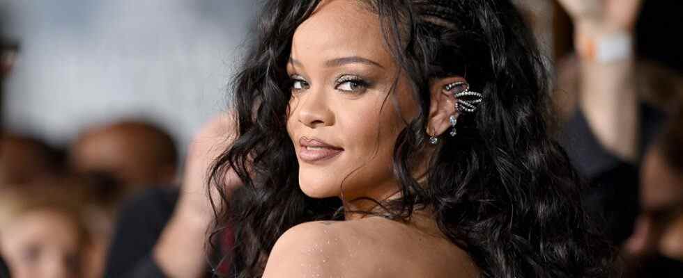 Rihanna revient à la musique avec "Lift Me Up"