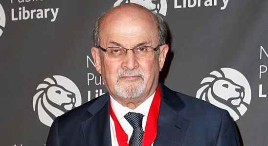 Salman Rushdie récupère après l'attaque mais a perdu la vue des yeux et l'usage de la main, selon l'agent