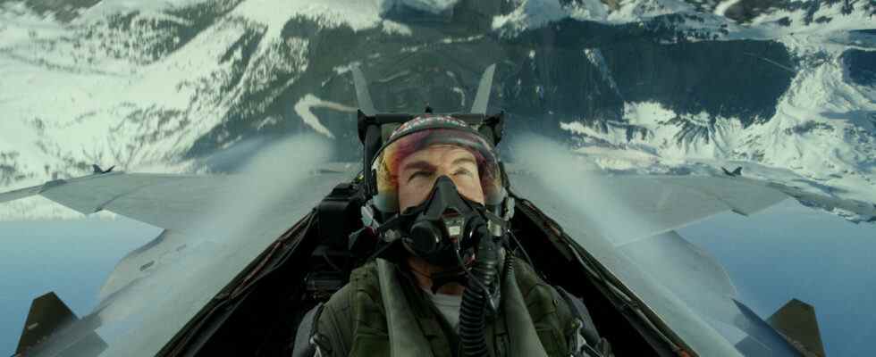 Tom Cruise flying upside down in Top Gun Maverick
