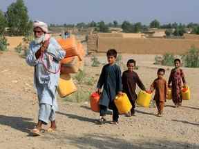 L'Afghanistan fait face à une pénurie de vivres et de fournitures médicales, aggravée par les sanctions internationales, deux grands tremblements de terre et la sécheresse.