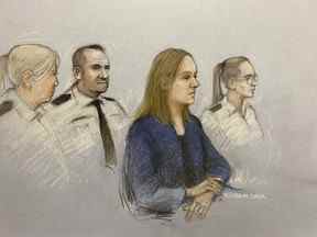 Ce croquis d'artiste de la cour d'Elizabeth Cook montre Lucy Letby apparaissant sur le banc des accusés du Manchester Crown Court, à Manchester, en Angleterre, le lundi 10 octobre 2022.