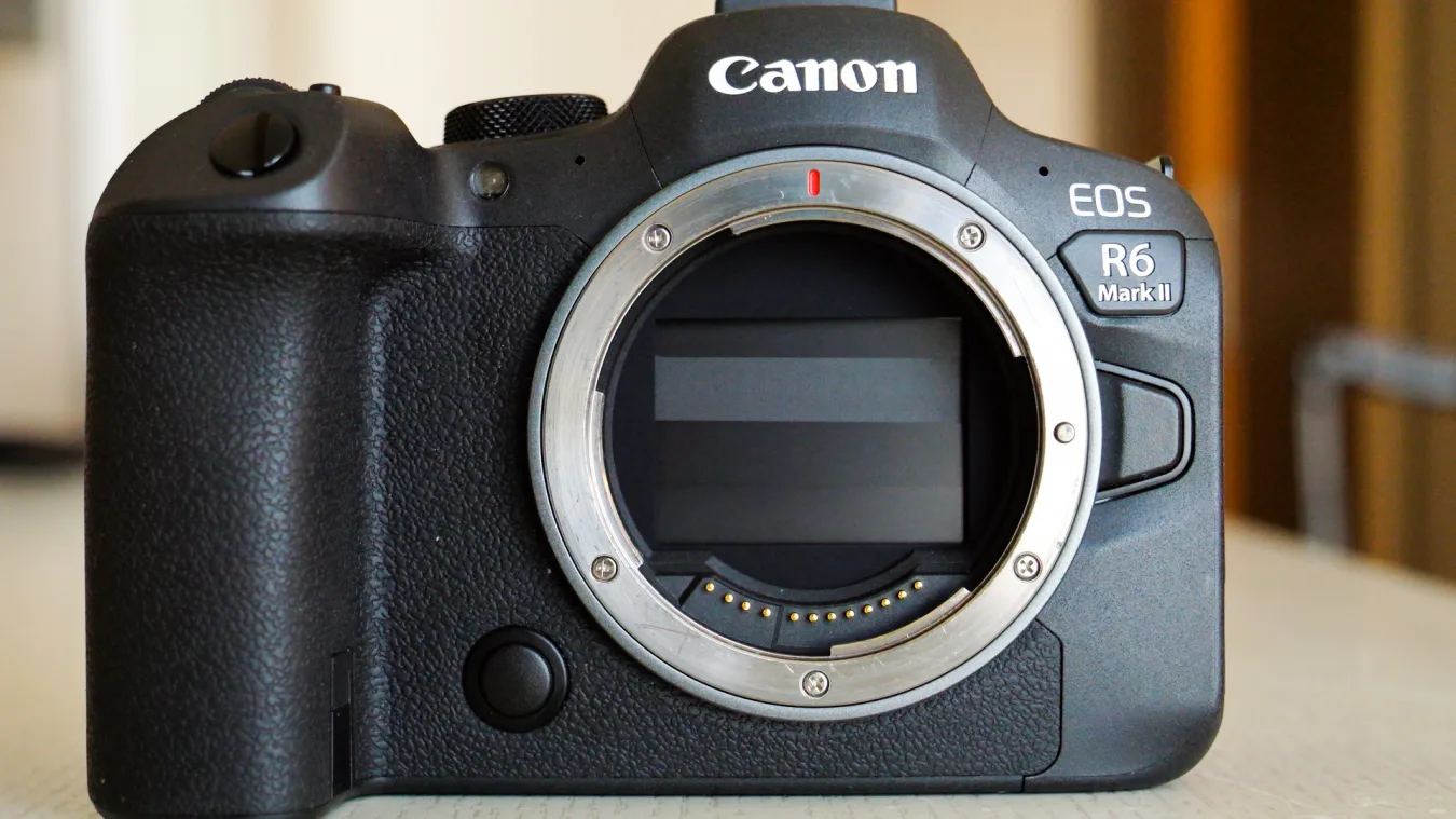 Canon R6-II Hands-on : plus rapide, plus de résolution et moins de problèmes de chauffage