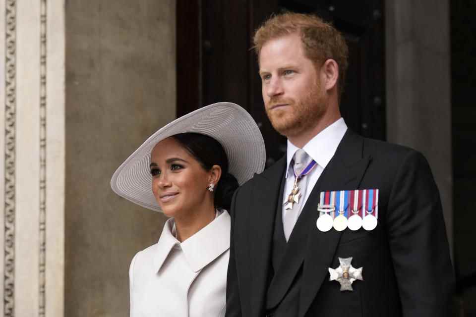 LONDRES, ANGLETERRE - 03 JUIN : le prince Harry et Meghan Markle, duc et duchesse de Sussex partent après un service d'action de grâces pour le règne de la reine Elizabeth II à la cathédrale Saint-Paul de Londres, le vendredi 3 juin 2022 le deuxième de quatre jours de célébrations pour marquer le Jubilé de Platine.  Les événements d'un long week-end de vacances au Royaume-Uni sont destinés à célébrer les 70 ans de service du monarque.  (Photo de Matt Dunham - Piscine WPA/Getty Images)