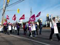 L'Ontario veut que le débrayage des travailleurs de l'éducation soit déclaré illégal