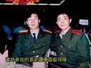 Zhu Jiang, à gauche, l'un des leaders du groupe en tant que jeune soldat de l'Armée populaire de libération.