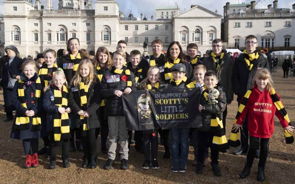 Les enfants de Scotty's Little Soldiers à Londres le dimanche du Souvenir