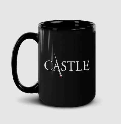 Tasse noire avec logo du château