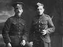 Thomas et Patrick Skelton, un père et son fils qui ont rejoint l'effort canadien de la Première Guerre mondiale en 1915.