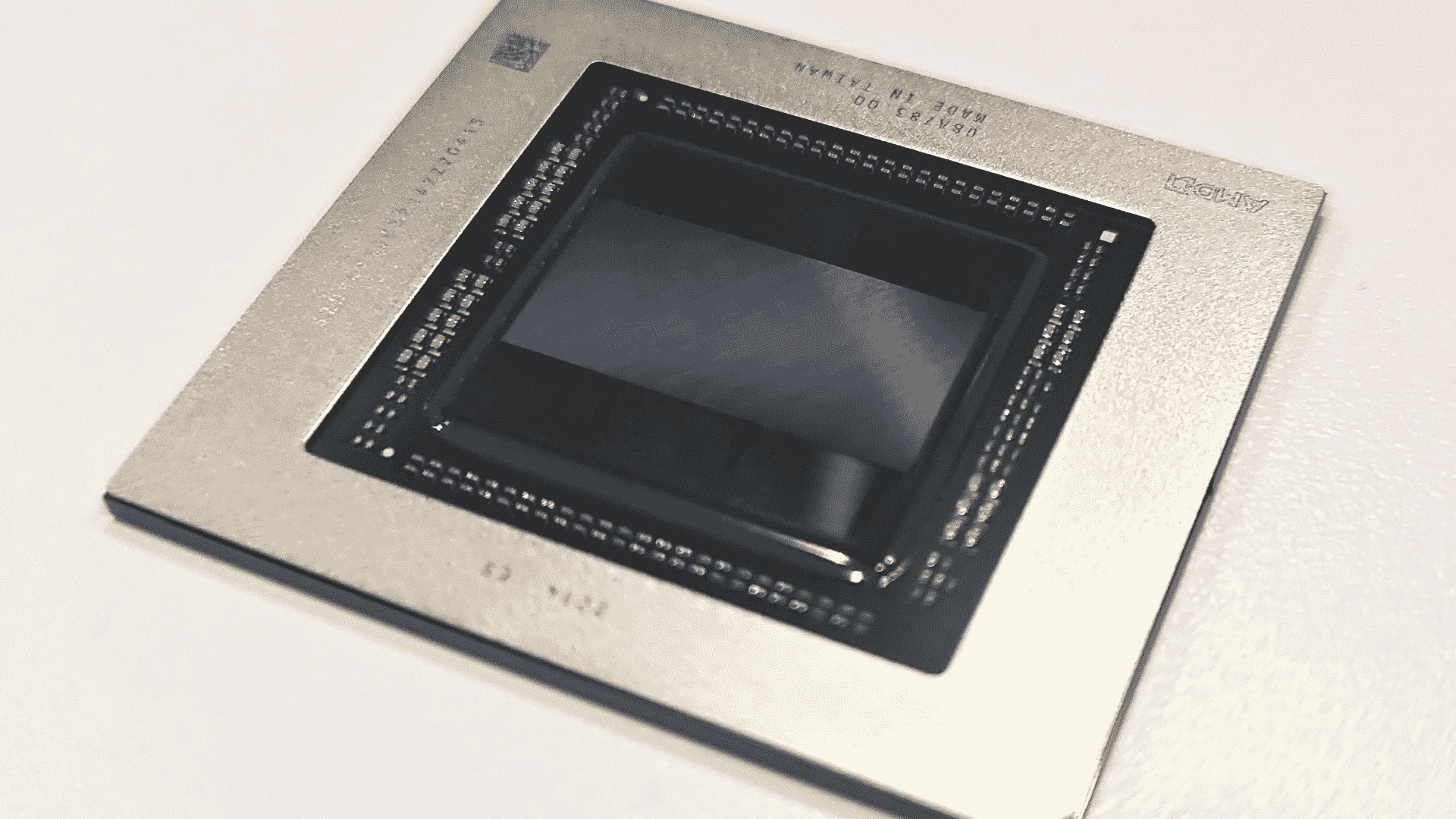 GPU Navi 31 d'AMD avec chiplets visibles