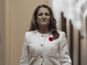 Chrystia Freeland, la ministre fédérale des Finances, a annoncé dans sa récente mise à jour financière qu'Ottawa mettrait fin aux obligations à rendement réel.
