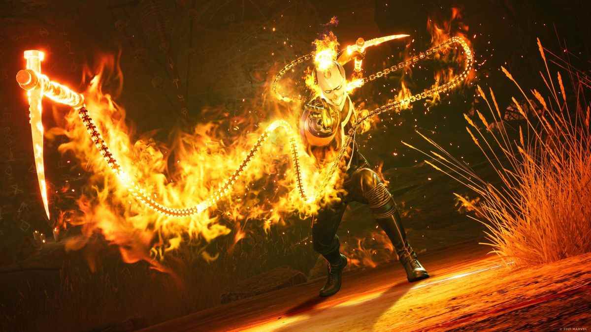 Ghost Rider (Johnny Blaze) attaque avec sa chaîne enflammée et sa faux lancée sur le spectateur