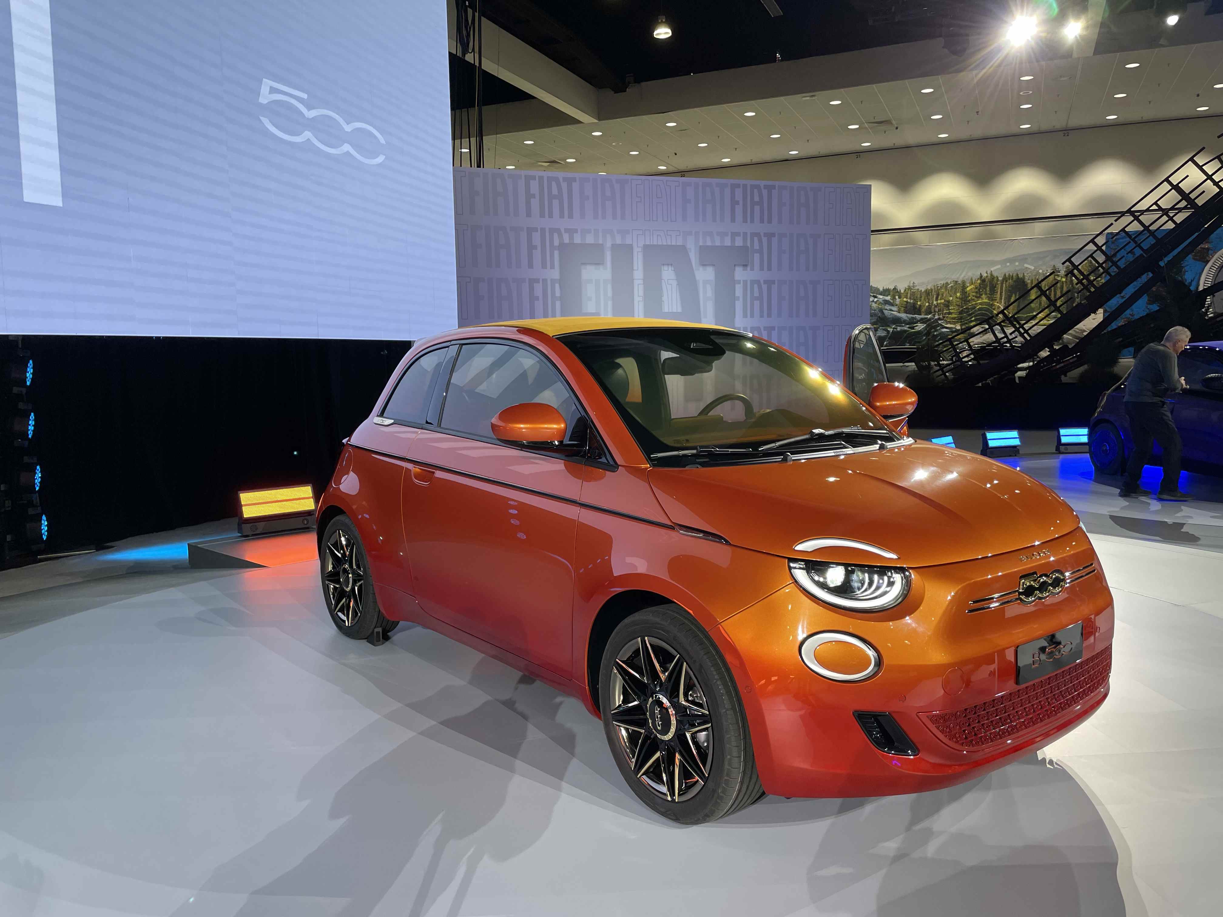 Salon de l'auto de LA Fiat 500e 2022 tout électrique