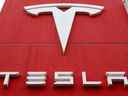 Tesla Motors Canada ULC a demandé au Conseil de la radiodiffusion et des télécommunications canadiennes une licence « pour gérer, exploiter ou revendre » des services de télécommunications internationaux.
