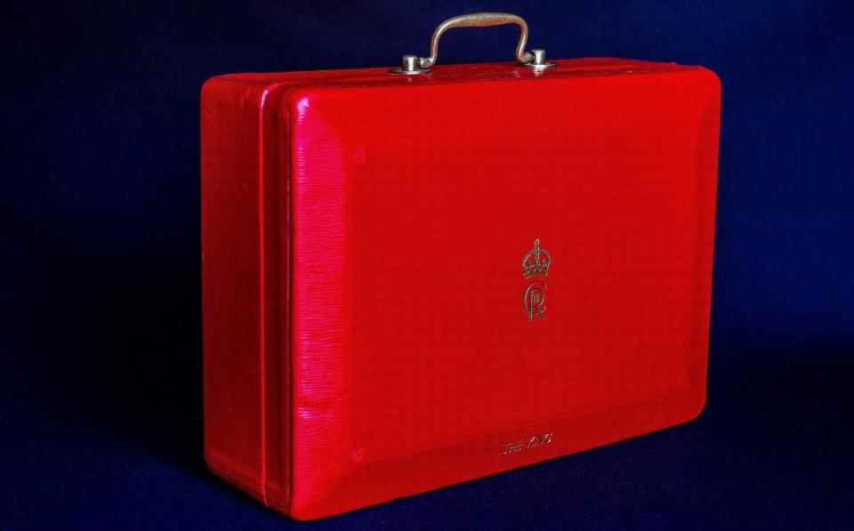 Boîte d'expédition rouge restaurée du roi Charles - Barrow, Hepburn &AMP ;  Coup de vent/AP