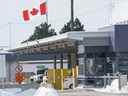 Le poste frontalier canadien est vu pendant la pandémie de COVID-19 à Lacolle, au Québec.  le vendredi 12 février 2021.