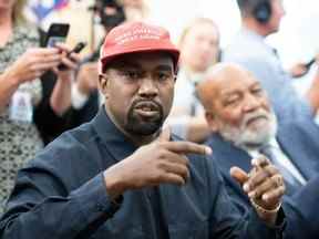 Kanye West rend visite au président américain Donald Trump dans le bureau ovale de Washington, DC, en 2018.
