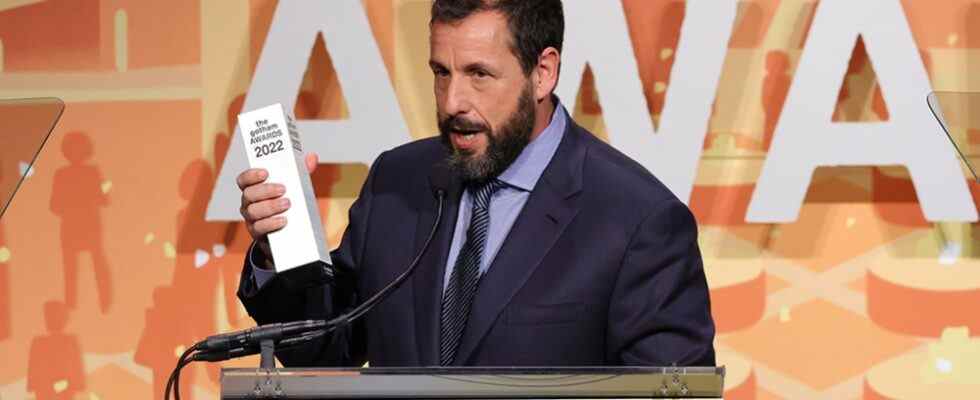 Adam Sandler fait tomber la baraque avec un discours d'acceptation hilarant pour les Gotham Awards : « F— tous les autres comédiens » les plus populaires doivent être lus
