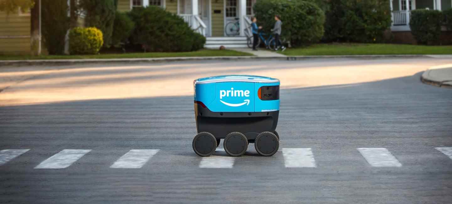 Un robot de livraison autonome Amazon Scout.