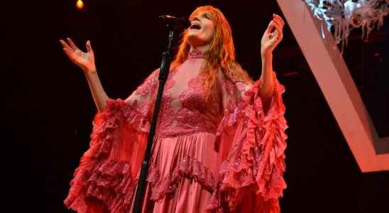 Florence Welch reporte sa tournée après s'être cassé le pied : "Mon cœur me fait mal" Le plus populaire doit être lu