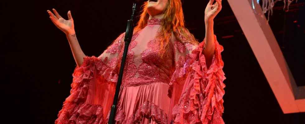 Florence Welch reporte sa tournée après s'être cassé le pied : "Mon cœur me fait mal" Le plus populaire doit être lu