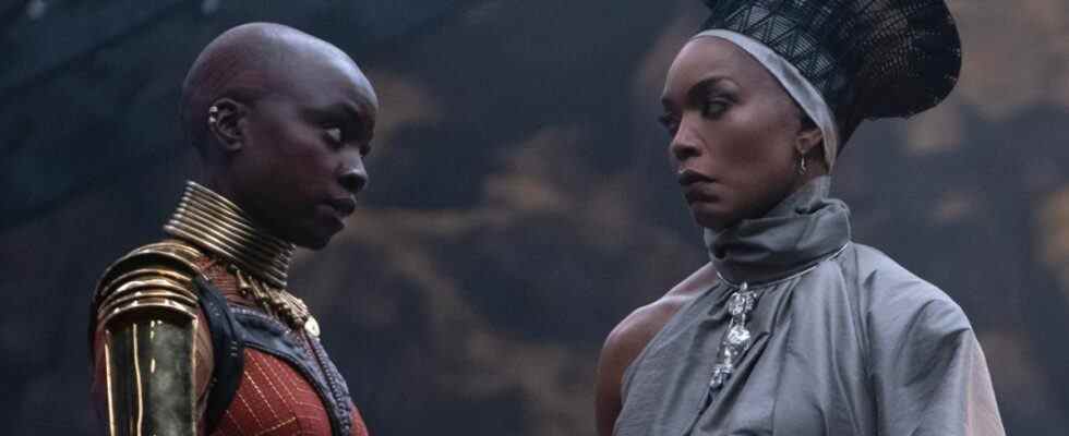 La manière brillante dont Danai Gurira et Angela Bassett ont collaboré pour la puissante scène de la salle du trône dans Black Panther : Wakanda Forever