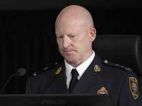 Le chef de police par intérim du Service de police d'Ottawa, Steve Bell, comparaît devant la Commission d'urgence de l'ordre public à Ottawa, le 24 octobre 2022. "Convoi de la liberté" manifestation.