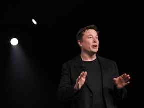 Elon Musk, maintenant dans la troisième semaine de son règne en tant que PDG de Twitter, a vu la confiance dans l'entreprise s'éroder rapidement.